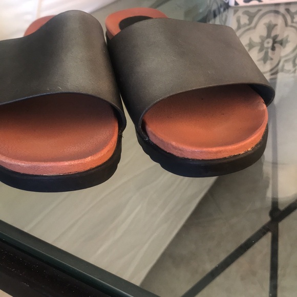 Seven pewter leather slides in good used condition size 7 - Picture 4 of 8